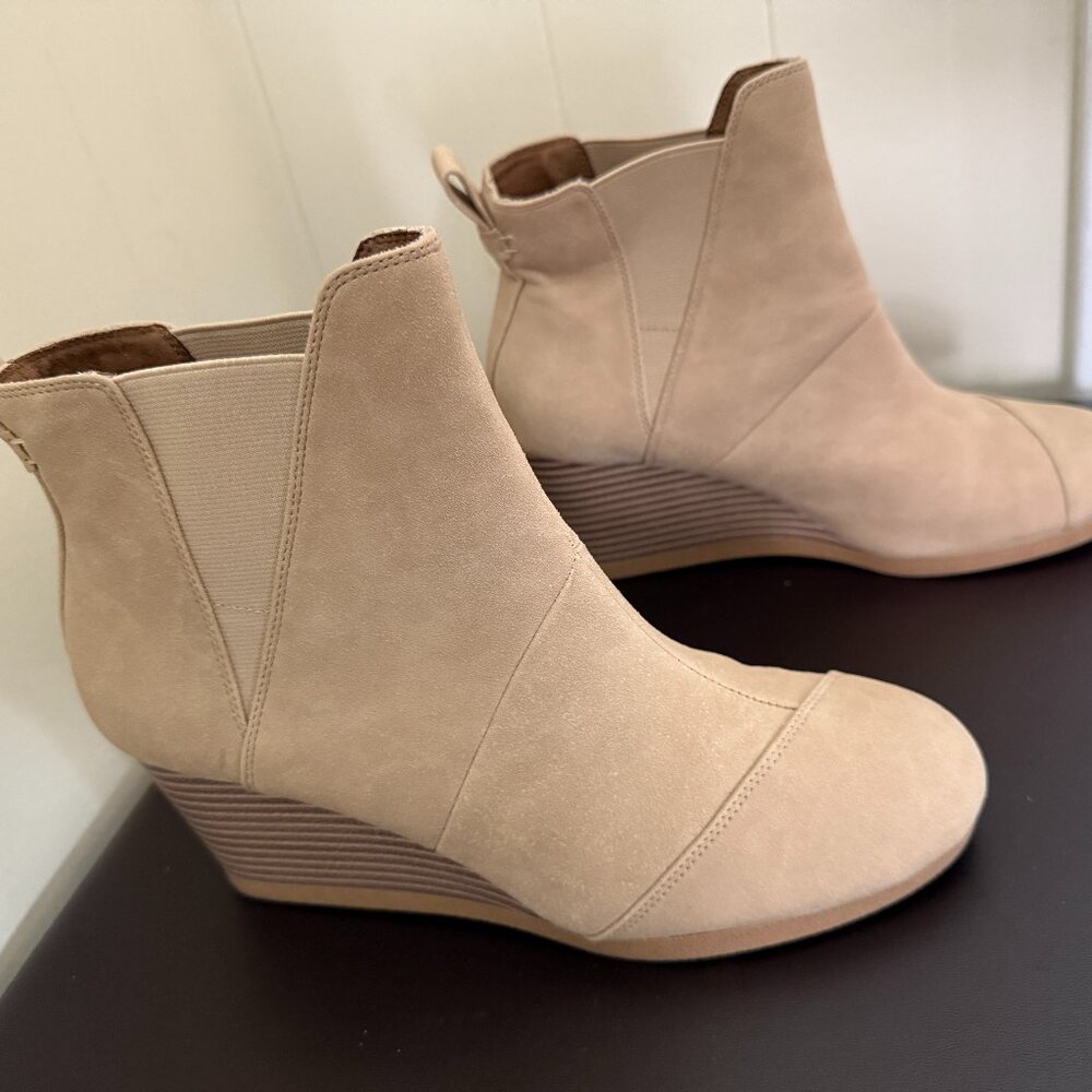 Toms Womens Platform Beige Suede Booties Sz 8.5